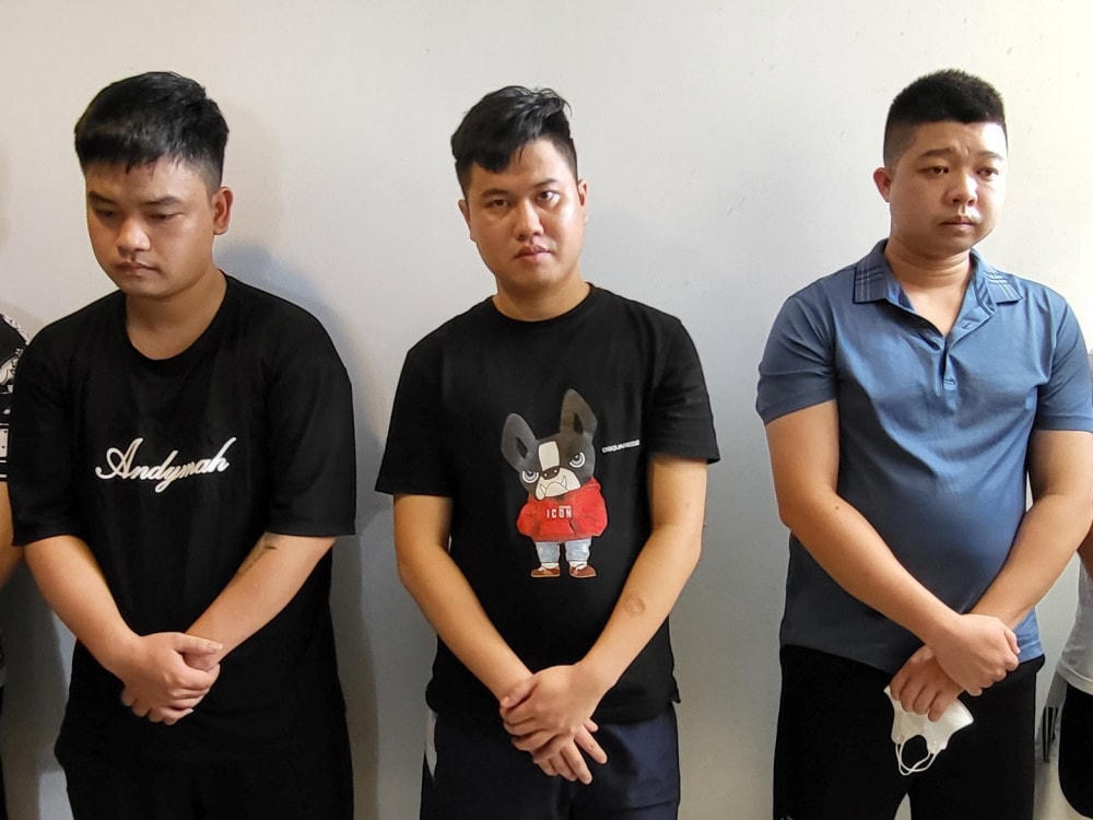 Các đối tượng tham gia trong đường dây làm giấy tờ giả.