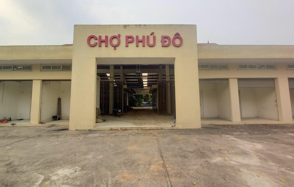 Theo tìm hiểu của PV, Dự án mở rộng chợ Phú Đô được UBND quận Nam Từ Liêm phê duyệt chủ trương đầu tư theo quyết định số 3551/QĐ-UBND ngày 12/11/2014, với tổng số vốn gần 18 tỷ đồng từ ngân sách.