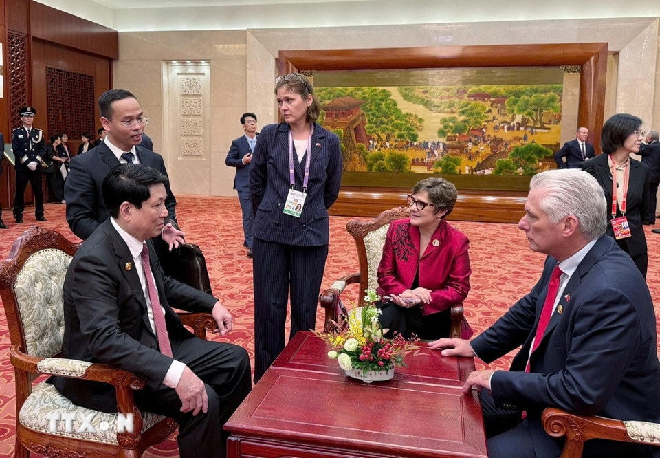 Chủ tịch nước Lương Cường gặp Bí thư Thứ nhất, Chủ tịch nước Cuba Miguel Diaz-Canel Bermudez. (Ảnh: TTXVN phát)