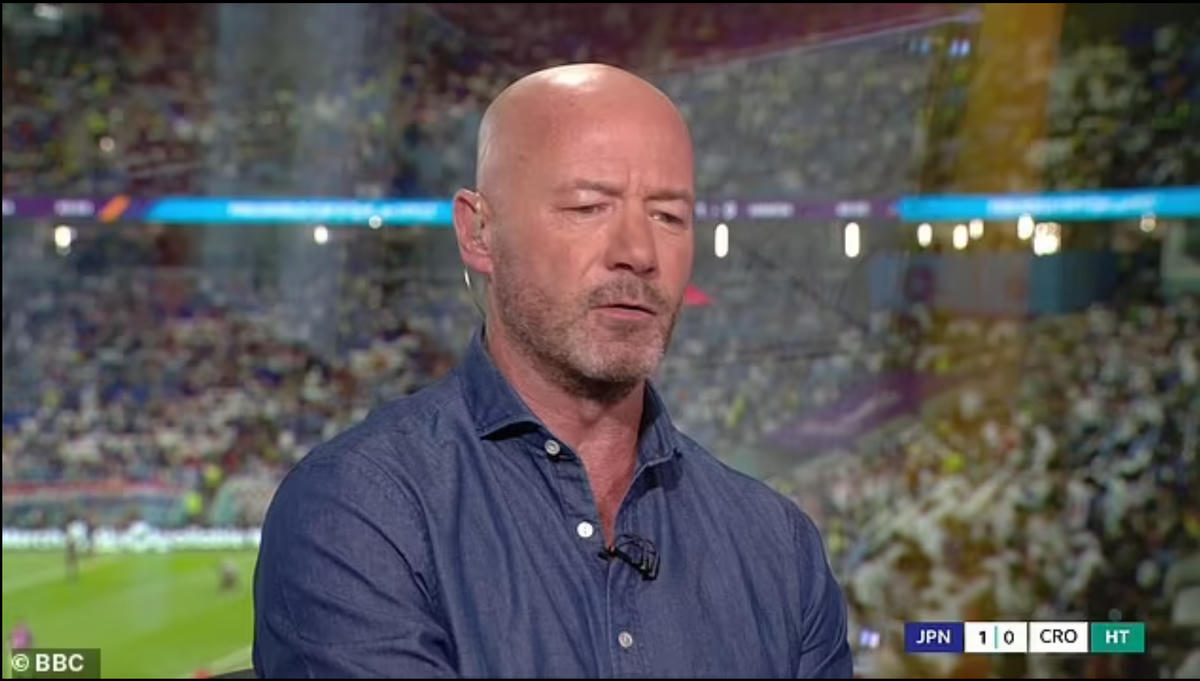 HLV Alan Shearer gọi cầu thủ Antoine Griezmann là "người đàn ông của trận đấu" sau pha phòng ngự "tuyệt vời" của anh trong chiến thắng 2-0. Ảnh: BBC.