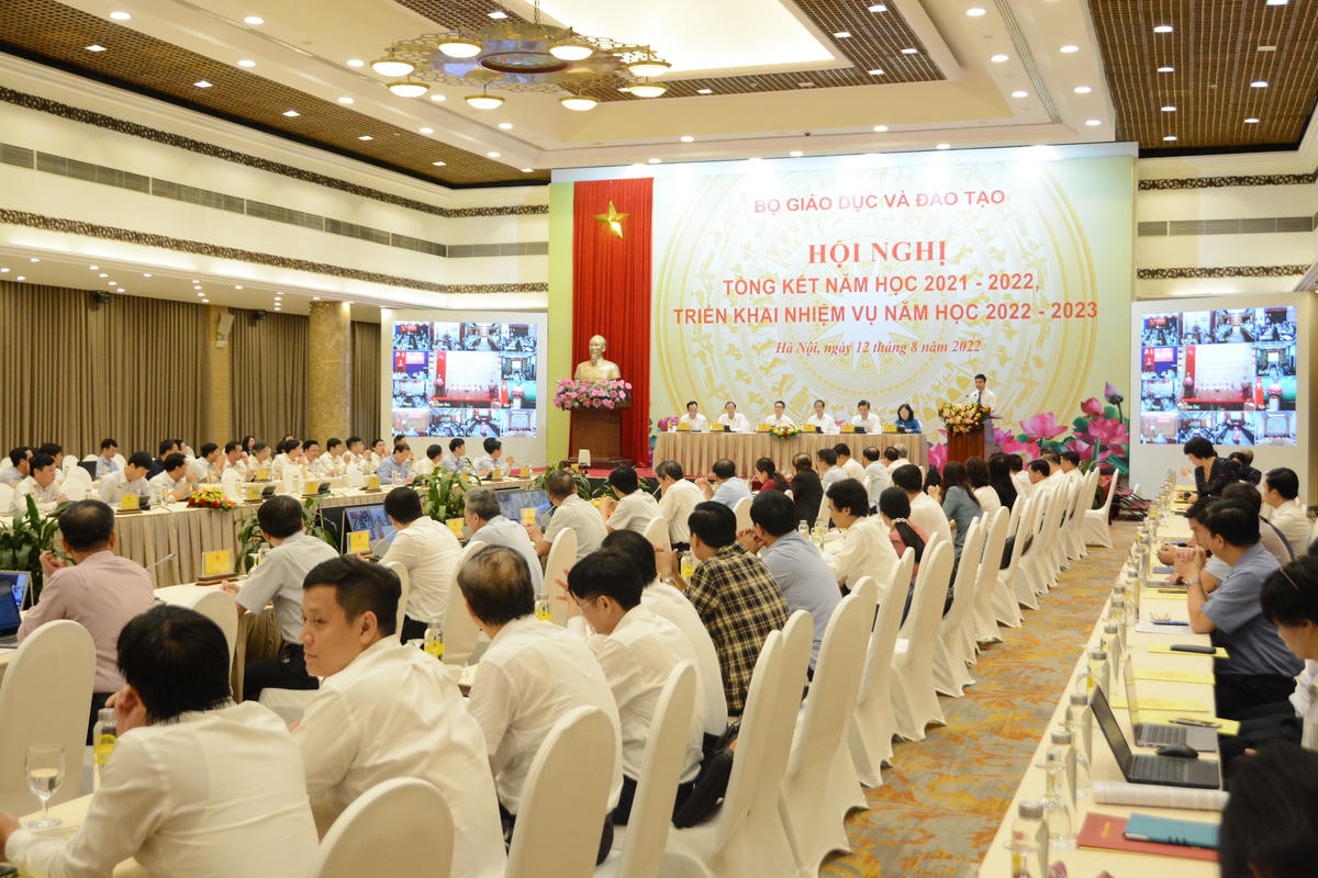 Toàn cảnh Hội nghị tổng kết năm học 2021 - 2022 do Bộ GDĐT tổ chức sáng nay, 12/8.