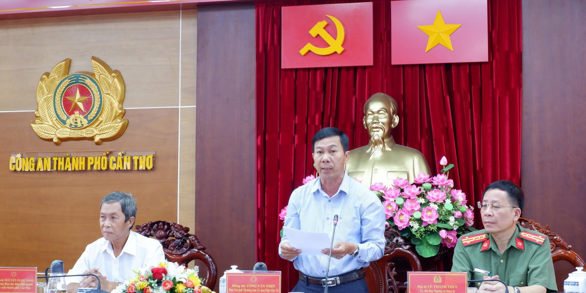 Phó Chủ tịch Uỷ ban MTTQ Việt Nam TP Cần Thơ Tống Văn Nhịn phát biểu tại hội nghị.