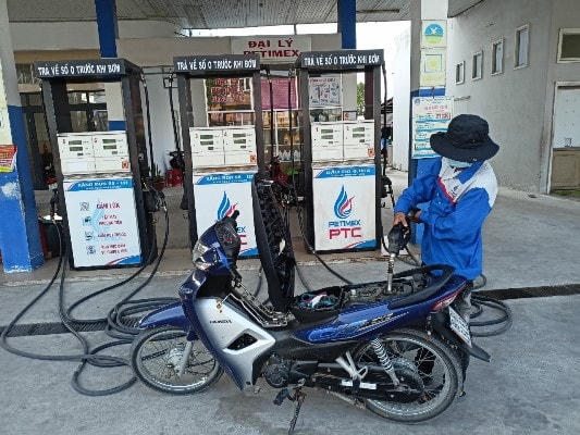 UBND tỉnh Cà Mau đề nghị Bộ trưởng Bộ Công Thương kiến nghị Thủ tướng Chính phủ xem xét, chỉ đạo có giải pháp điều hành giảm giá dầu diesel, tạo điều kiện thuận lợi để người dân, doanh nghiệp trên địa bàn tỉnh hạ chi phí sản xuất.