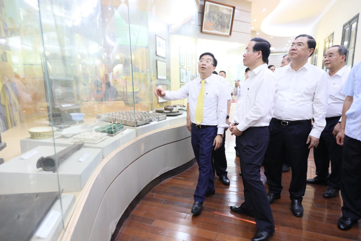 Chủ tịch nước Võ Văn Thưởng thăm Bảo tàng Dệt may Việt Nam tại TP Nam Định.