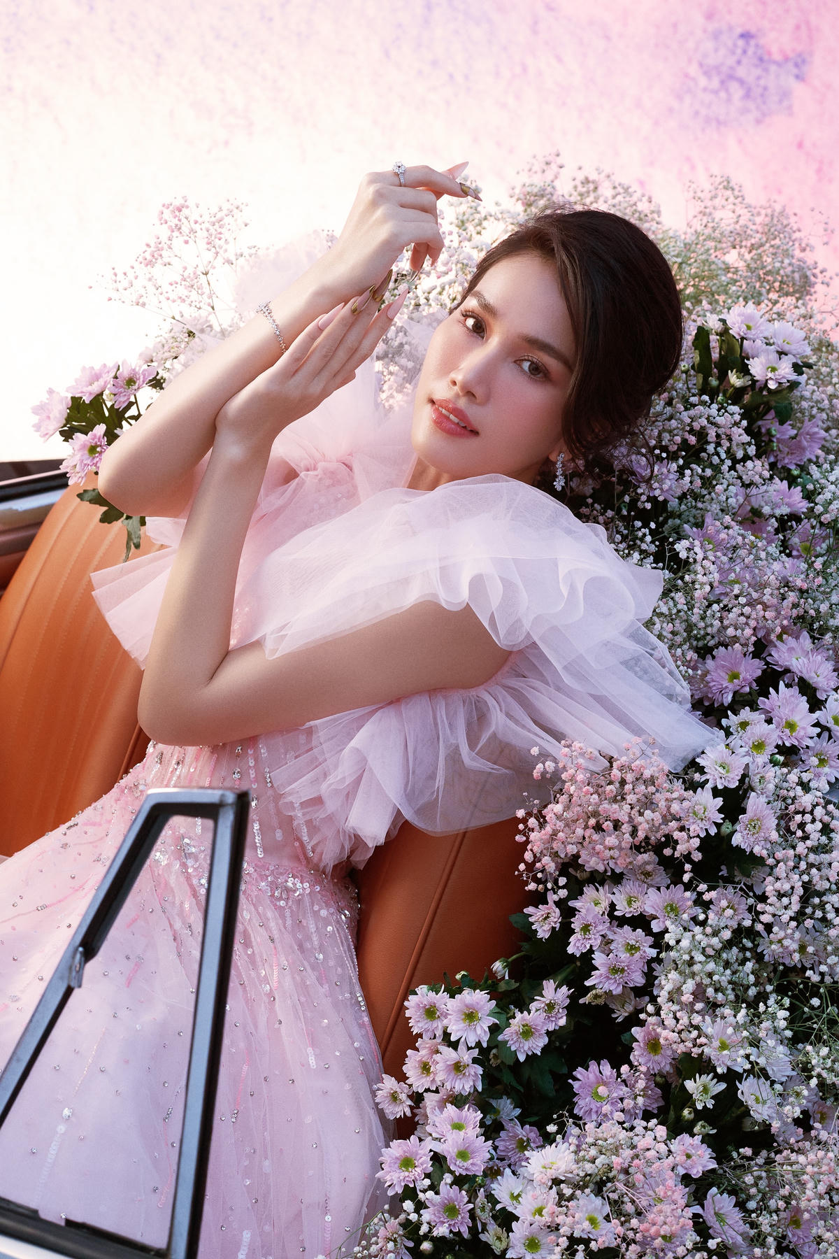 Á hậu Phương Anh khiến fan sắc đẹp xuýt xoa vì càng ngày càng thăng hạng về nhan sắc. 