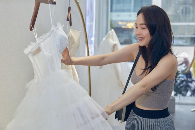 Cô áp lực vì ngày lễ trọng đại sắp sửa đến gần. 