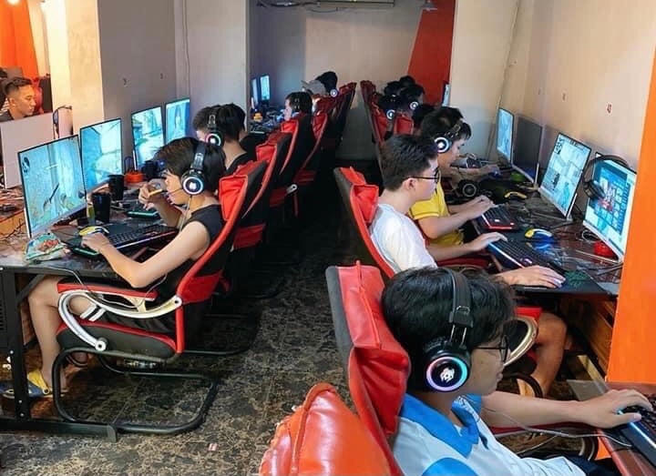 Nhiều bạn trẻ tìm đến game đển giải trí dịp hè.