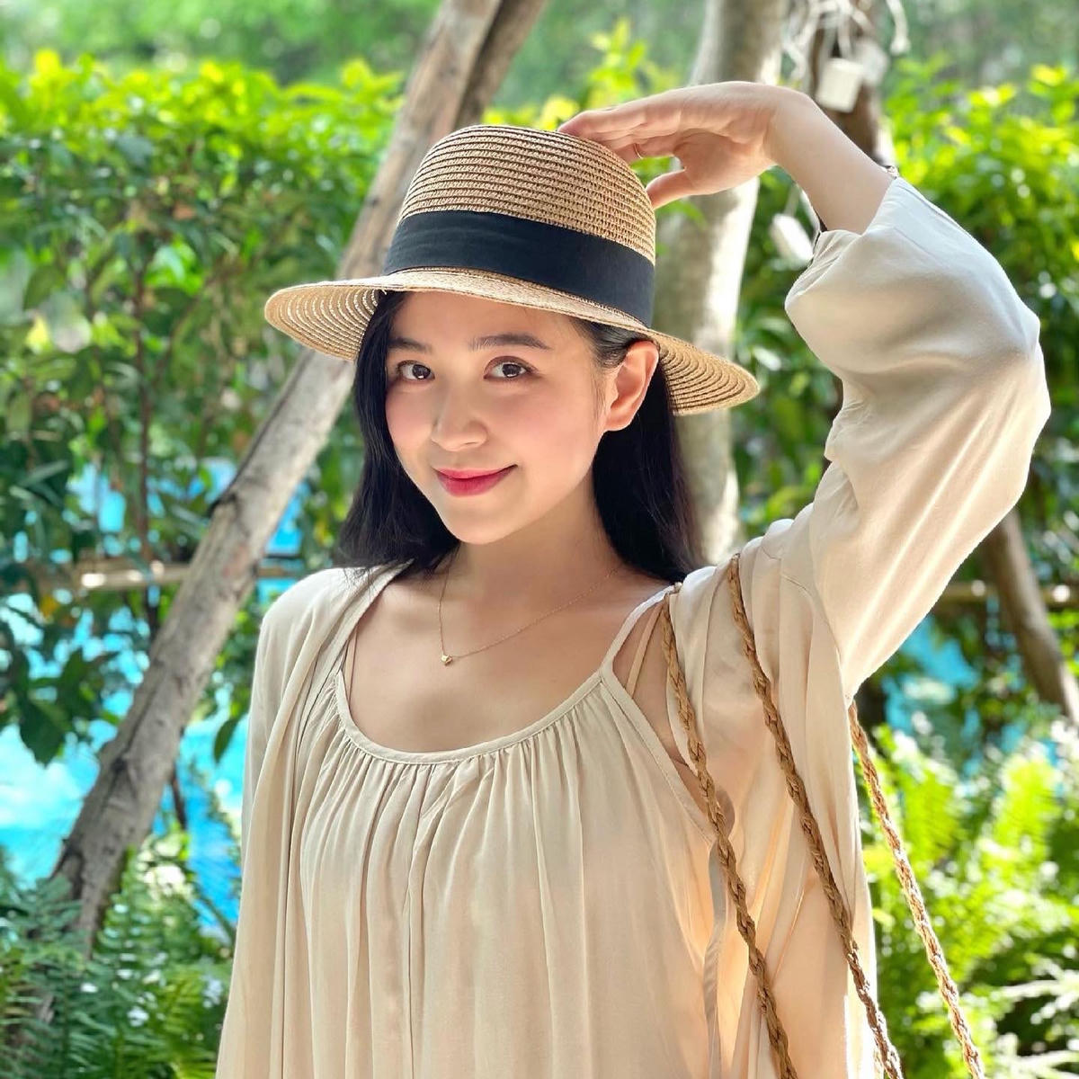 Là thủ khoa trường Đại học Sân khấu Điện ảnh, diễn xuất của Kim Oanh nhận nhiều lời khen từ khán giả. 