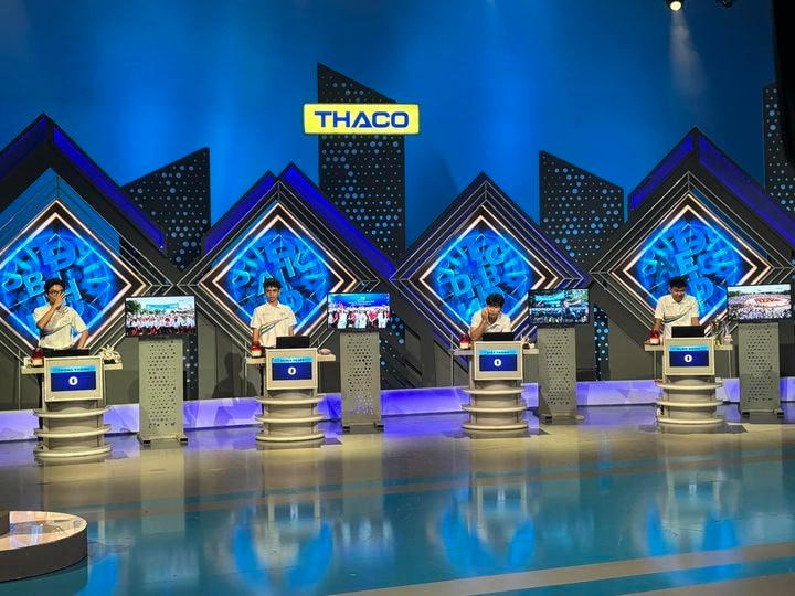 4 thí sinh xuất sắc nhất so tài tại chung kết năm Đường lên đỉnh Olympia.