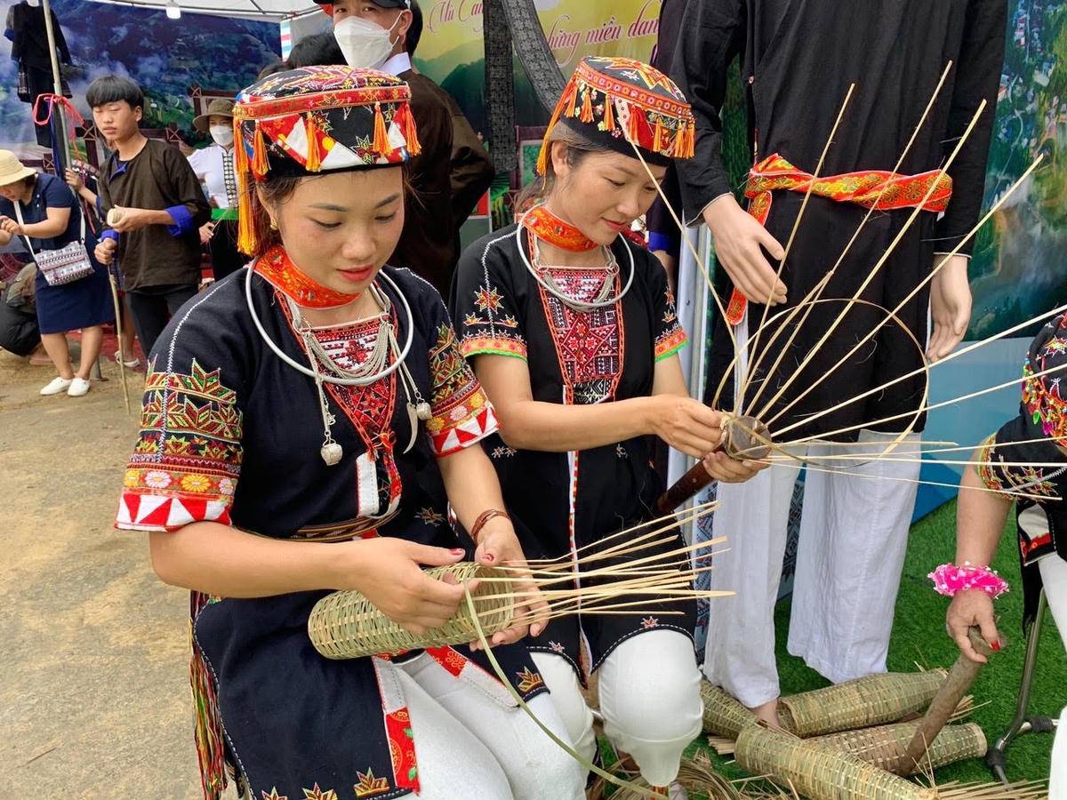 Lễ đón nhận Bằng của UNESCO ghi danh 'Nghệ thuật Xoè Thái'