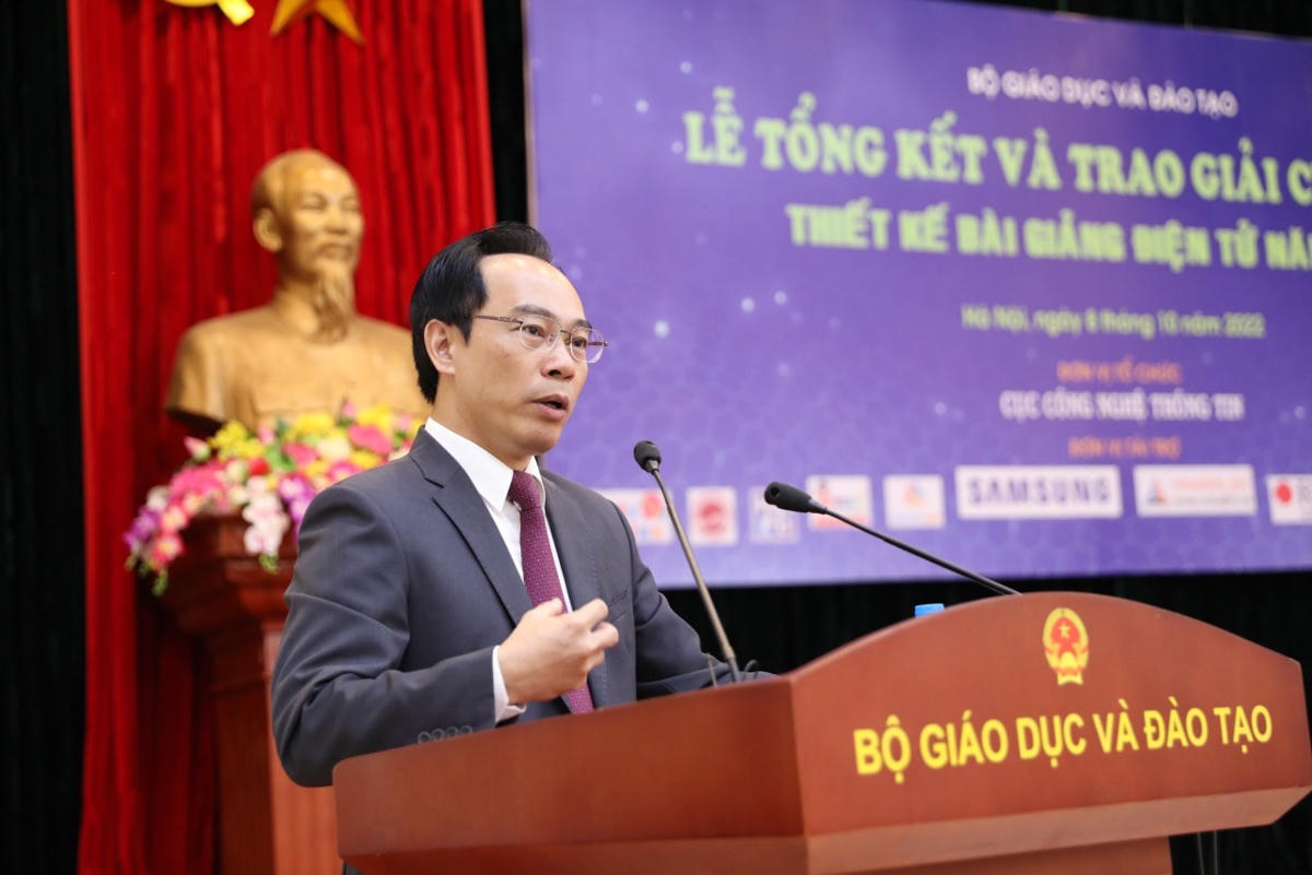 PGS.TS Hoàng Minh Sơn - Thứ trưởng Bộ GDĐT phát biểu tại lễ trao giải.