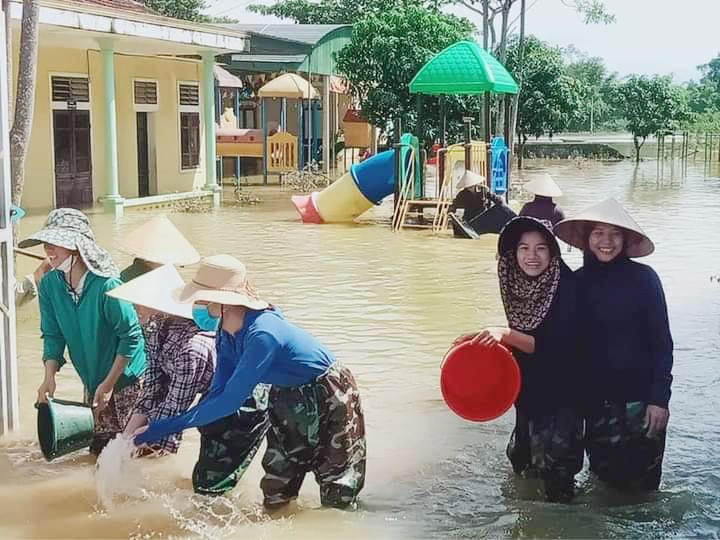 Hiện tại các trường học đang bị ngập, nên hàng trăm học sinh vẫn đang phải nghỉ học, ngoài thầy cô, phụ huynh còn có các đoàn thể đang tập trung dọn dẹp khi nước rút hoàn toàn, để kịp thời cho các cháu tới trường.