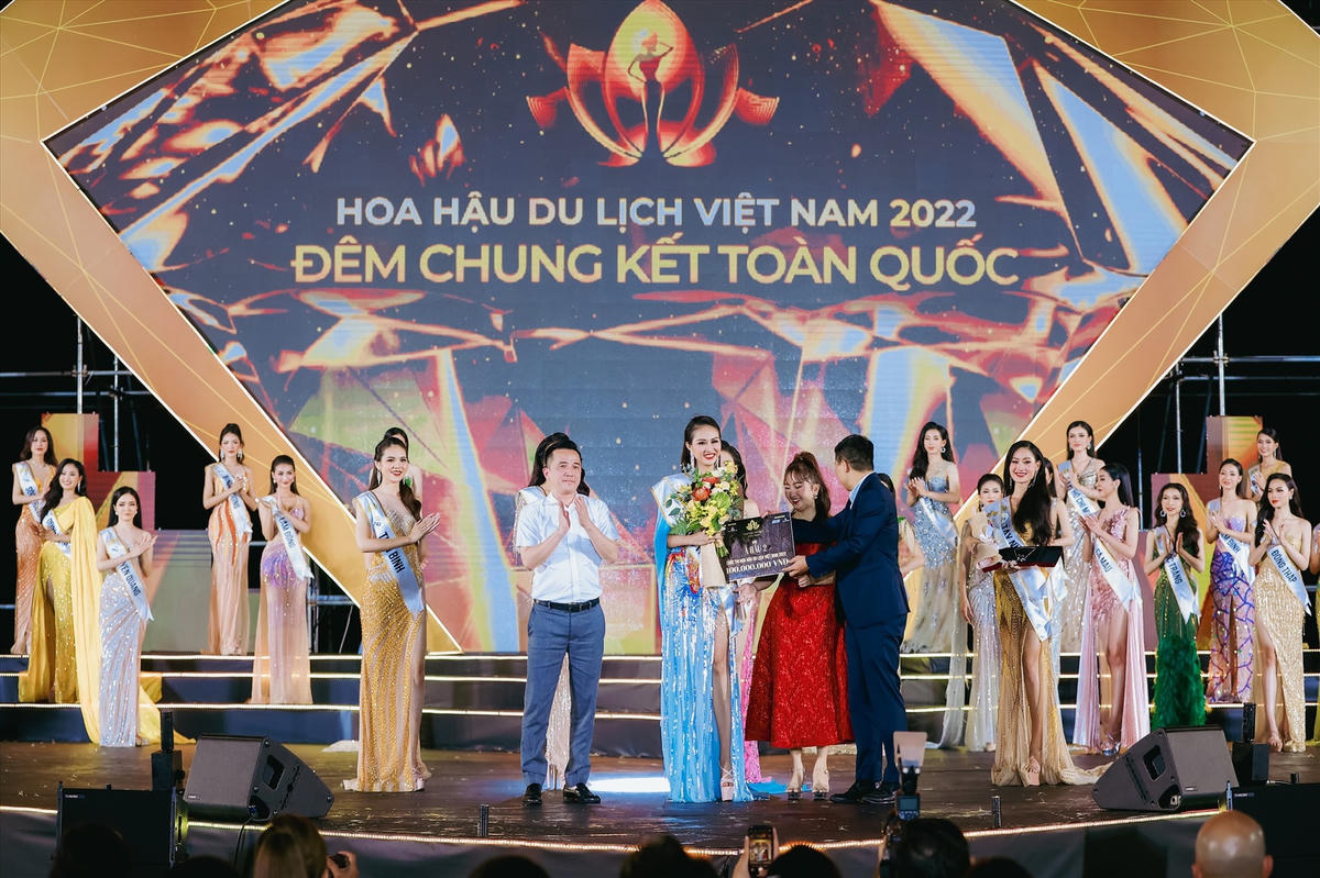Á hậu 2  - Trần Nguyễn Phương Thanh.