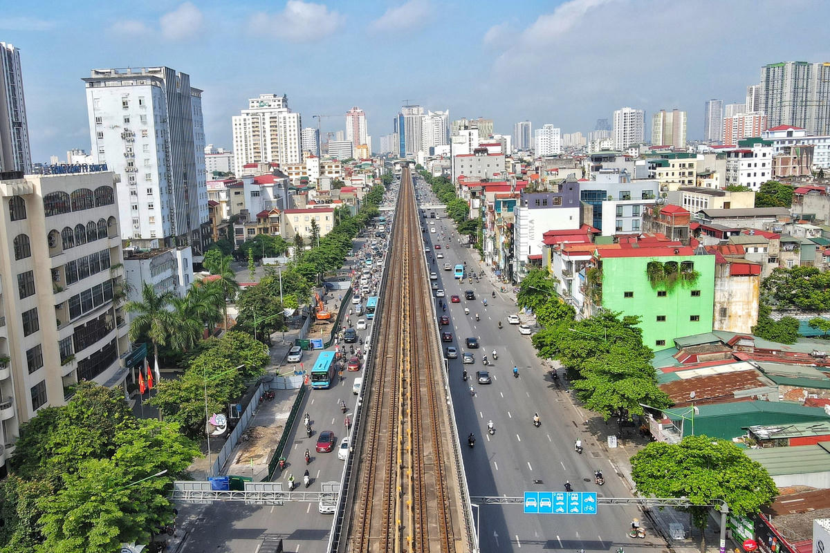 Tại tuyến đường Nguyễn Trãi để phục vụ thi công dự án hệ thống xử lý nước thải Yên Xá 2 chiếc "lô cốt" trong tổng 8 chiếc được rào chắn có chiều dài 59 m, chiều rộng 6,5 m (diện tích lô cốt khoảng 383 m). Song, ngay sau khi dựng một chiếc “lô cốt” nhằm phục vụ thi công dự án nước thải Yên Xá tuyến đường này đã ngập trong ùn tắc liên miên, dòng phương tiện phải nối đuôi nhau di chuyển.