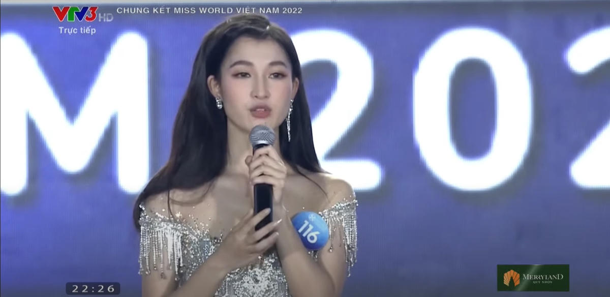 Nguyễn Phương Nhi nhận câu hỏi của ca sĩ Minh Hằng.