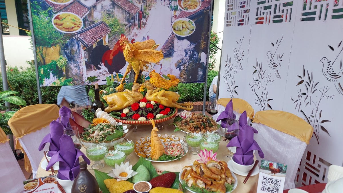 Sản phẩm thi chế biến ẩm thực gà Tiên Yên.