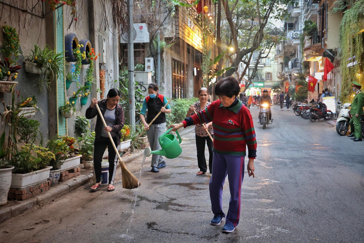 Ngoài ra, lực lượng chức năng cũng yêu cầu người dân nâng cao ý thức bảo vệ môi trường.