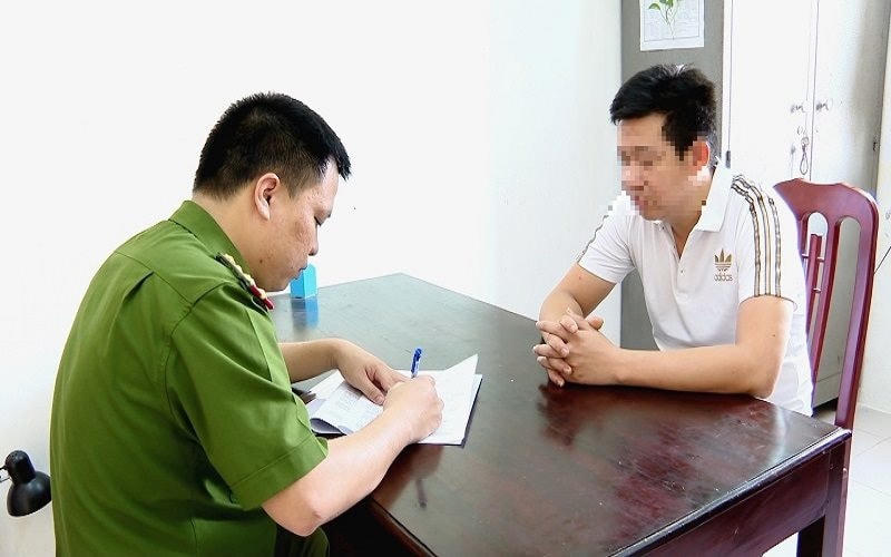 Anh T. khai nhận mang rắn hổ mang đi bán để kiếm lời.