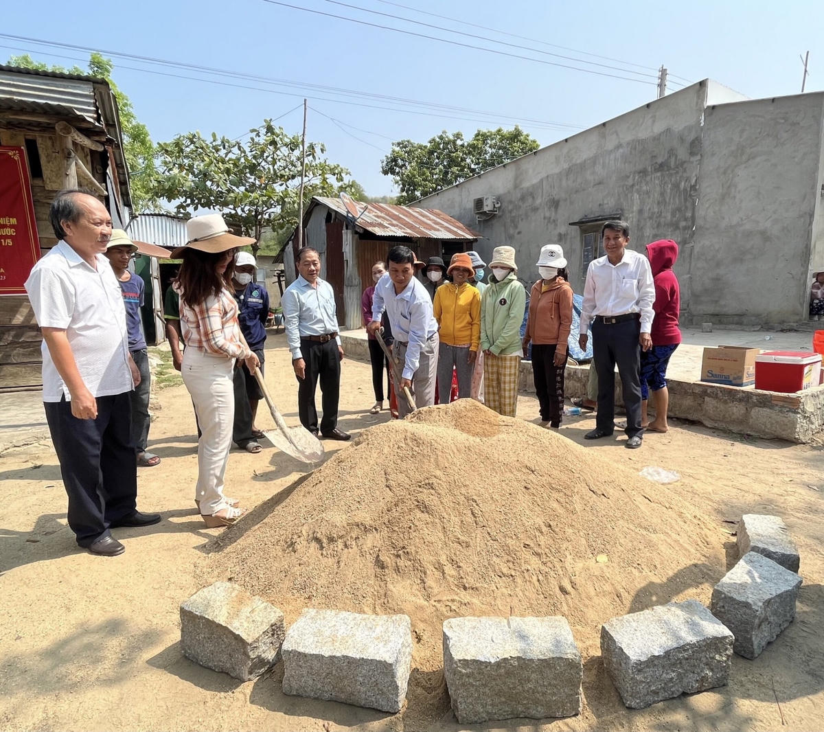 Lễ khời công xây nhà Đại Đoàn Kết, cho hộ nghèo.