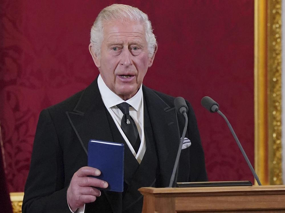 Vua Charles III đọc lời tuyên ngôn lên ngôi. Ảnh: AP.
