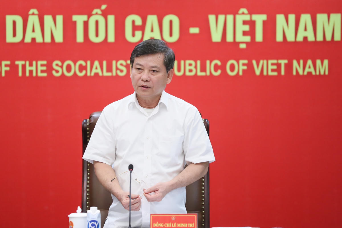 Ông Lê Minh Trí, Uỷ viên Trung ương Đảng, Bí thư Ban cán sự Đảng, Viện trưởng Viện Kiểm sát nhân dân tối cao phát biểu tại buổi làm việc.