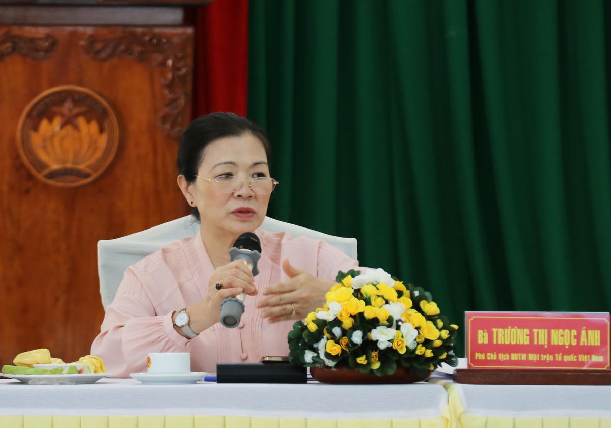 Phó Chủ tịch Trương Thị Ngọc Ánh chia sẻ thêm tại hội nghị. 