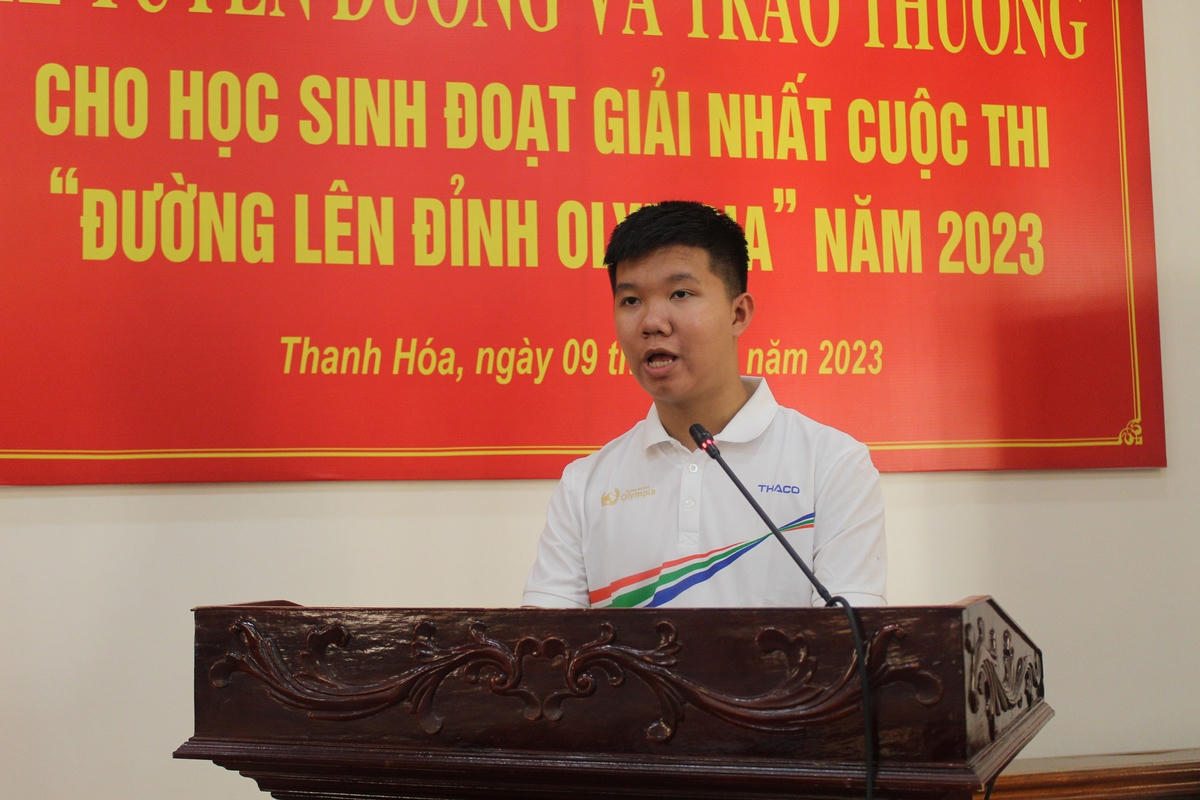 Quán quân Olympia Lê Xuân Mạnh hứa sẽ cố gắng rèn luyện, học tập, không phụ sự kỳ vọng của người dân trong tỉnh dành cho mình.