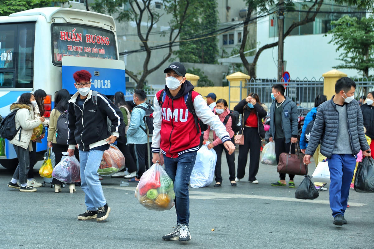 Người dân trở lại Thủ đô sau kỳ nghỉ lễ, giao thông Hà Nội ùn ứ