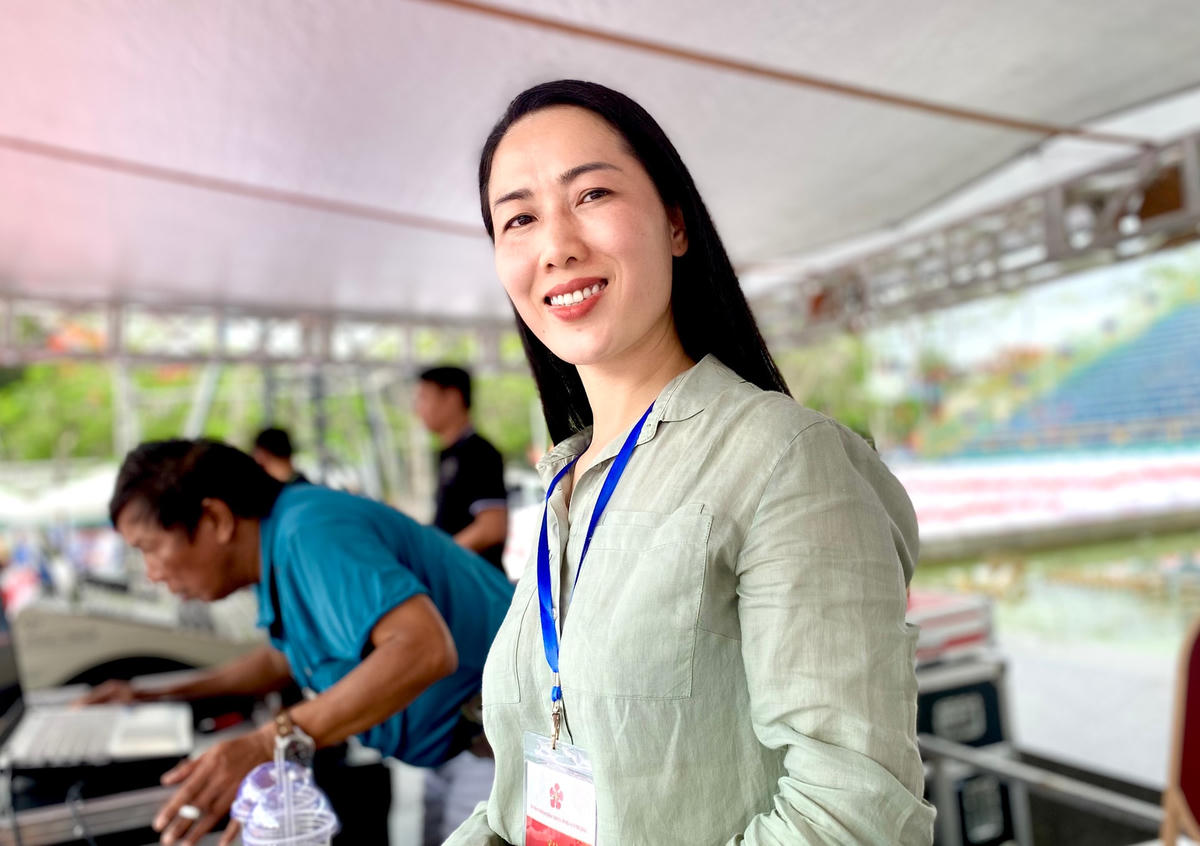 Theo chị Đinh Việt Chung, Giám đốc Công ty CP Hàm Nghi, đồng thời là Giám đốc sản xuất chương trình, cho biết: Sau 2 năm tạm dừng do dịch Covid-19, lễ hội Hoa Phượng Đỏ trở lại trong sự mong đợi, háo hức của người dân Hải Phòng. Những ngày tập luyện vừa qua, người dân luôn dõi theo với tâm thế hứng khởi, tự hào. Đến chiều ngày hôm nay đã có rất nhiều người thân, bạn bè, du khách từ mọi nơi đã về với Hải Phòng để tận hưởng không khí của lễ hội.