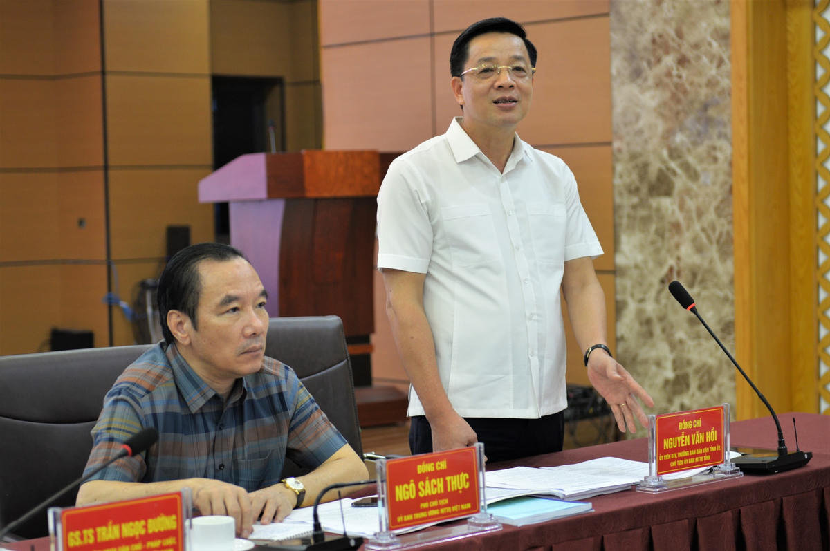 Ông Nguyễn Văn Hồi, Ủy viên BTV, Trưởng ban Dân vận Tỉnh uỷ, Chủ tịch UB MTTQ Việt Nam tỉnh Quảng Ninh phát biểu tại Hội nghị.