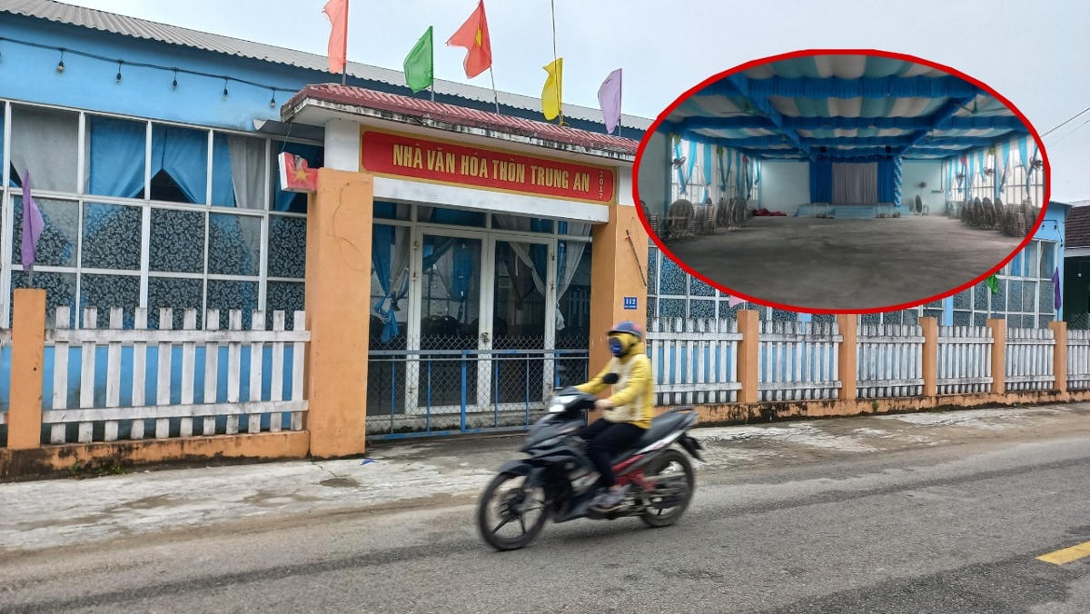 Phía bên trong Nhà văn hóa thôn Trung An (huyện Phú Vang, Thừa Thiên - Huế) vẫn còn giữ phông, màn trang trí phục vụ đám cưới