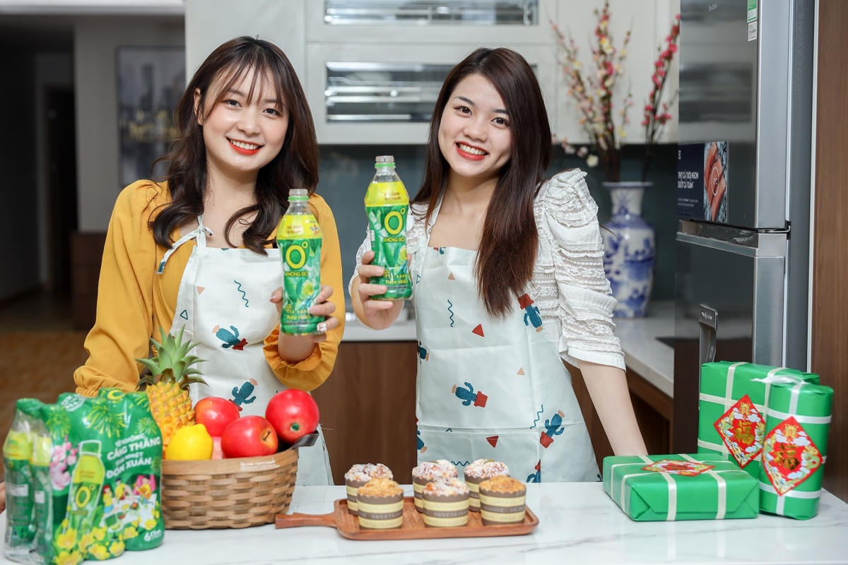 Gặp gỡ bạn bè, cùng vào bếp nấu món ăn yêu thích cho gia đình hay thưởng thức những chai Trà Xanh Không Độ là cách người trẻ giải tỏa căng thẳng trong ngày Tết.