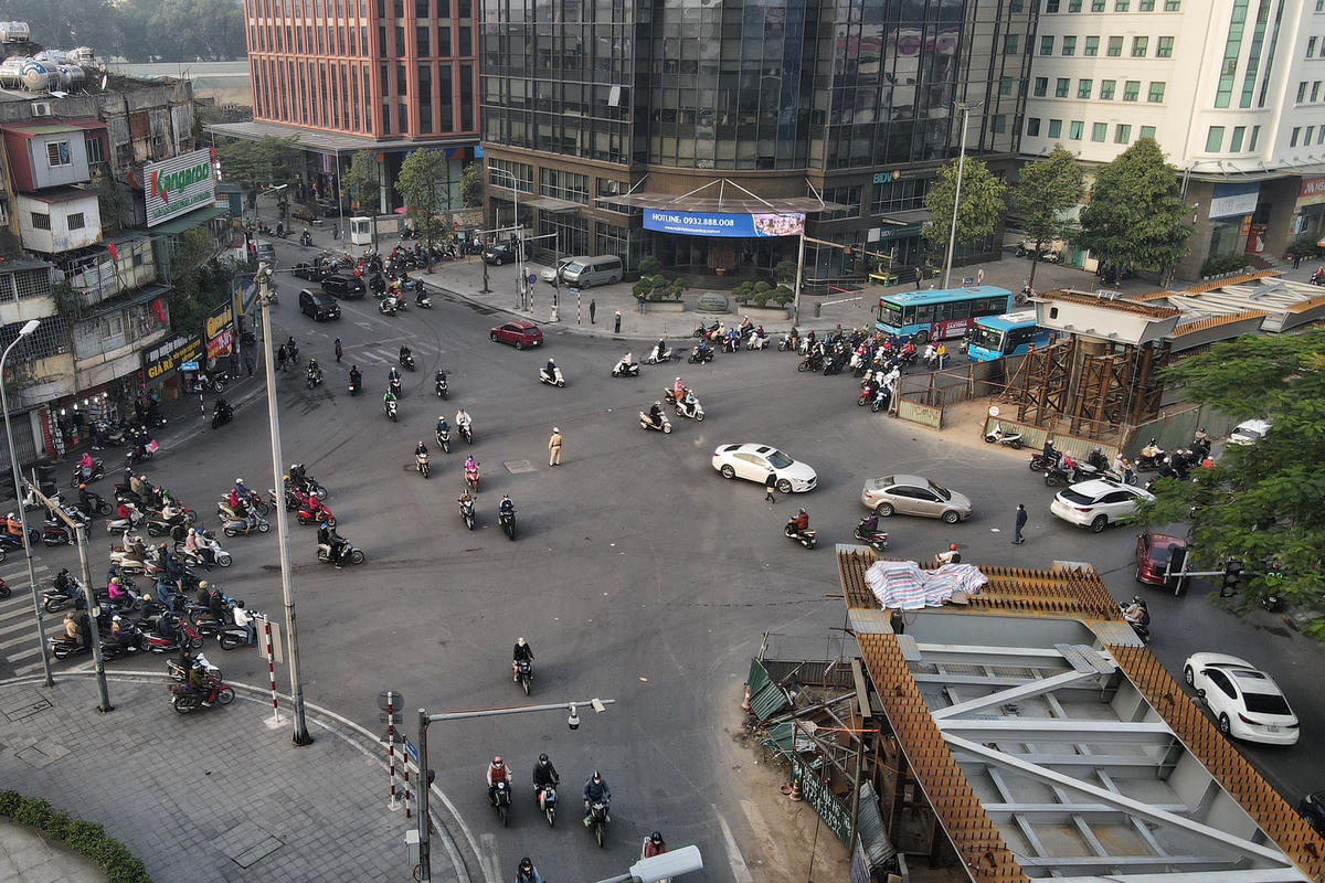 "Tôi mong các đơn vị có liên quan đến dự án nhanh chóng vào cuộc đảm bảo an toàn giao thông để người dân di lại dễ dàng hơn. Cùng đó, yêu cầu các đơn vị thi công đẩy nhanh tiến độ dự án", chị Linh cho hay.