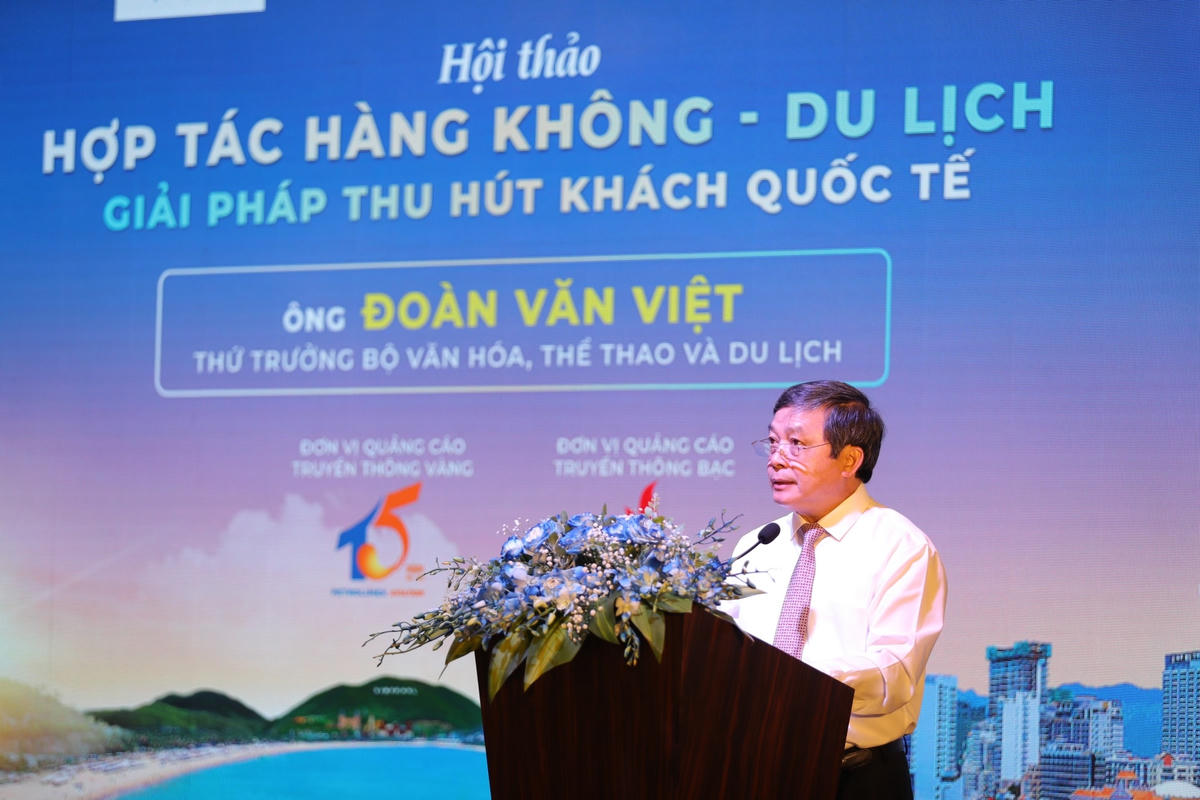 Thứ trưởng Bộ Văn hóa, Thể thao và Du lịch Đoàn Văn Việt phát biểu tại hội thảo.