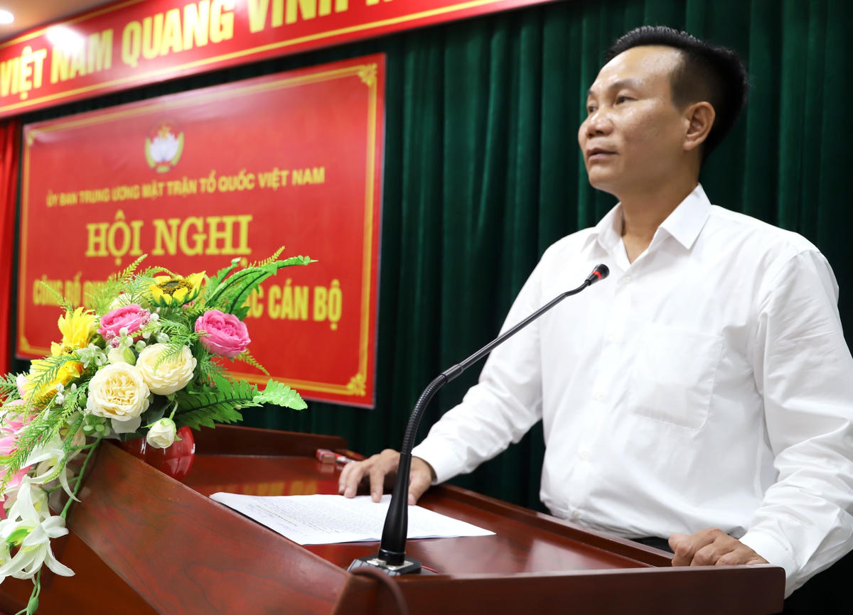 Ông Nguyễn Minh Phú, Phó Giám đốc Trung tâm Bồi dưỡng cán bộ và Nghiên cứu khoa học MTTQ Việt Nam phát biểu nhận nhiệm vụ.