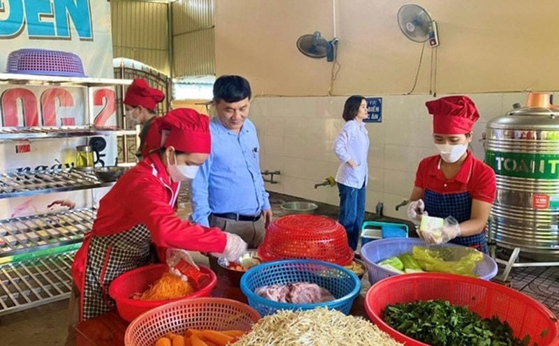 TPHCM tăng cường các biện pháp kiểm tra an toàn thực phẩm trong trường học.