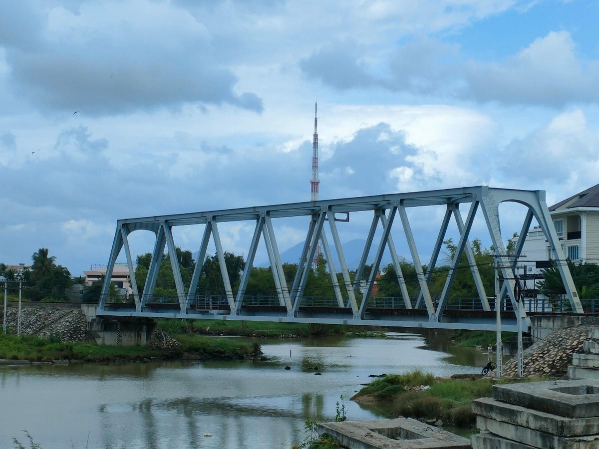Bộ đồng thuận về việc triển khai thực hiện Dự án đầu tư xây dựng hoàn thiện Đoạn kè bờ sông tại vị trí cầu đường sắt Tân An. (Ảnh minh họa).