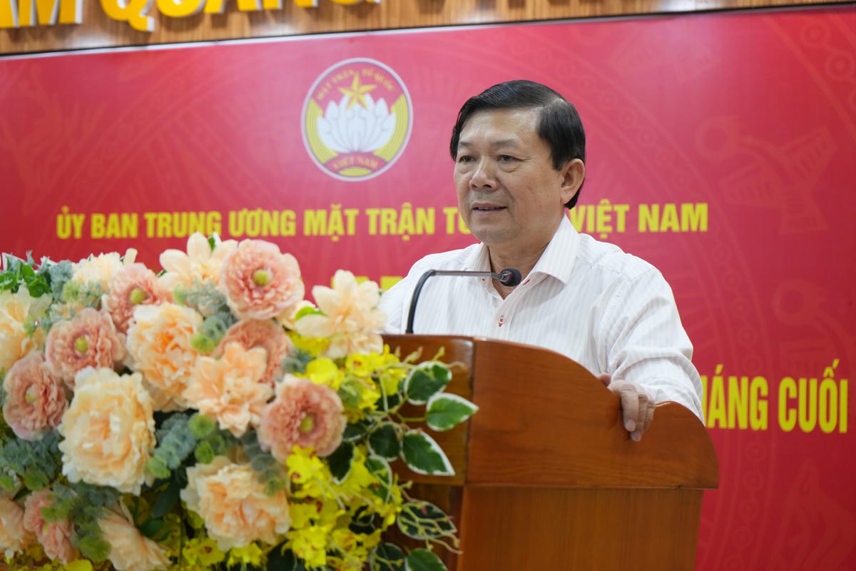 Phó Chủ tịch UBTƯ MTTQ Việt Nam Nguyễn Hữu Dũng phát biểu tại Hội nghị.