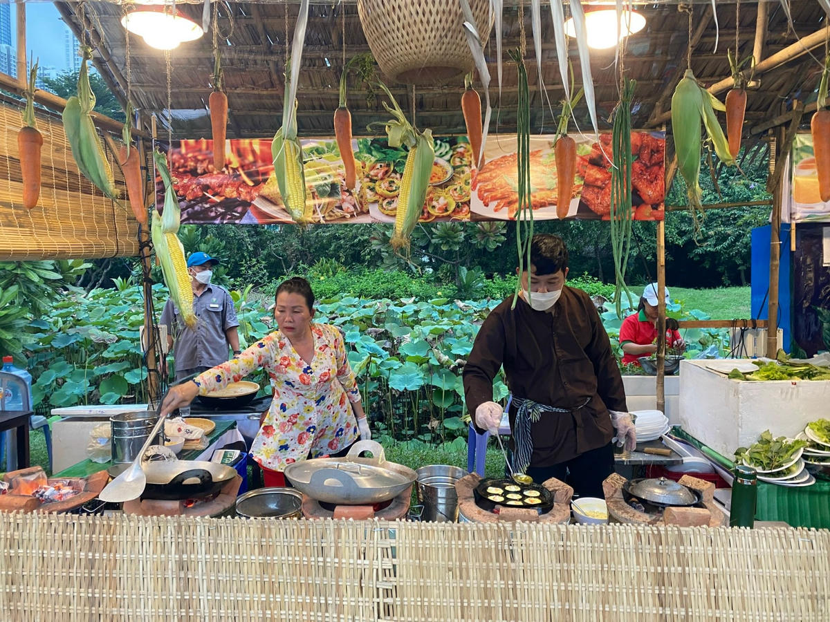 Các loại bánh căn, bánh xèo truyền thống miền Trung.