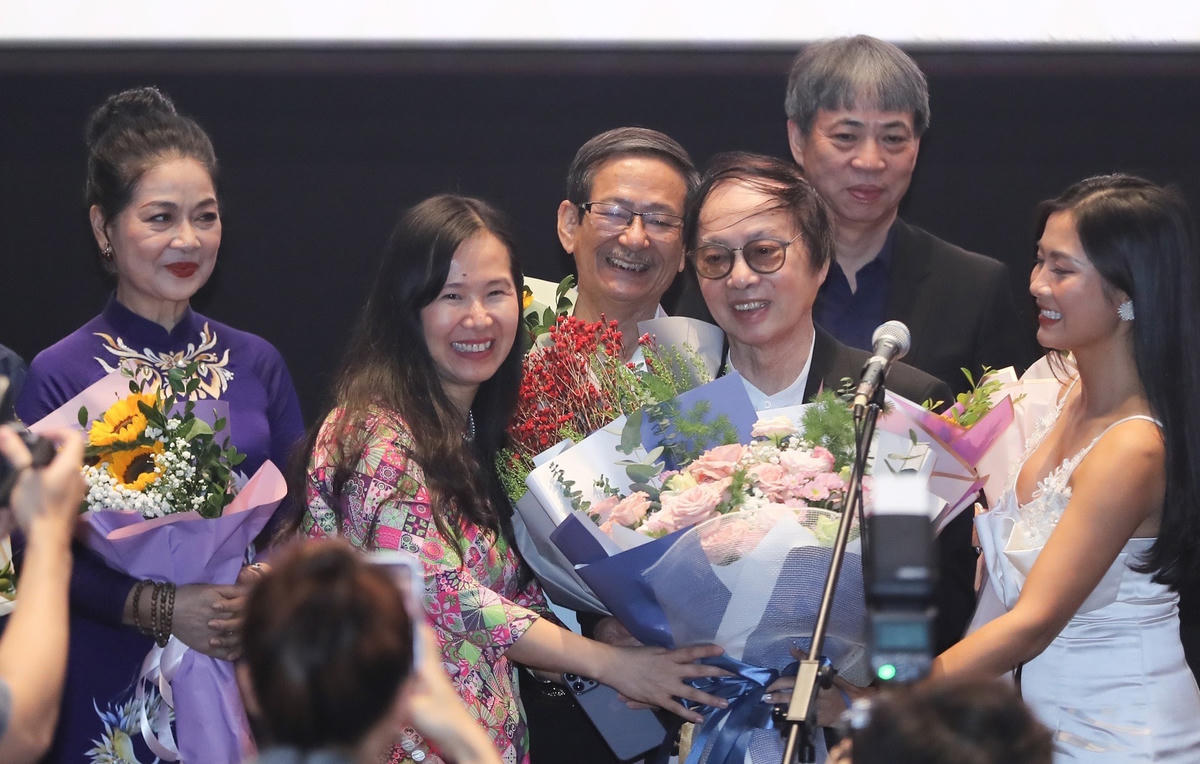 Đạo diễn - NSND Đặng Nhật Minh trong ngày công chiếu “Hoa nhài” khai mạc LHP quốc tế Hà Nội lần thứ VI.