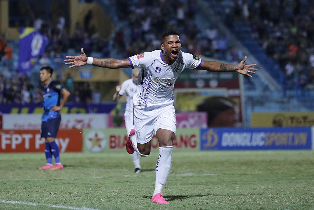 Hà Nội FC đua vô địch nhờ bản lĩnh và kinh nghiệm.
