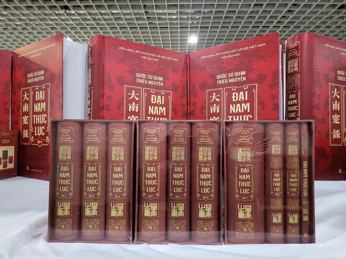 Bộ sách “Đại Nam thực lục” tái bản.