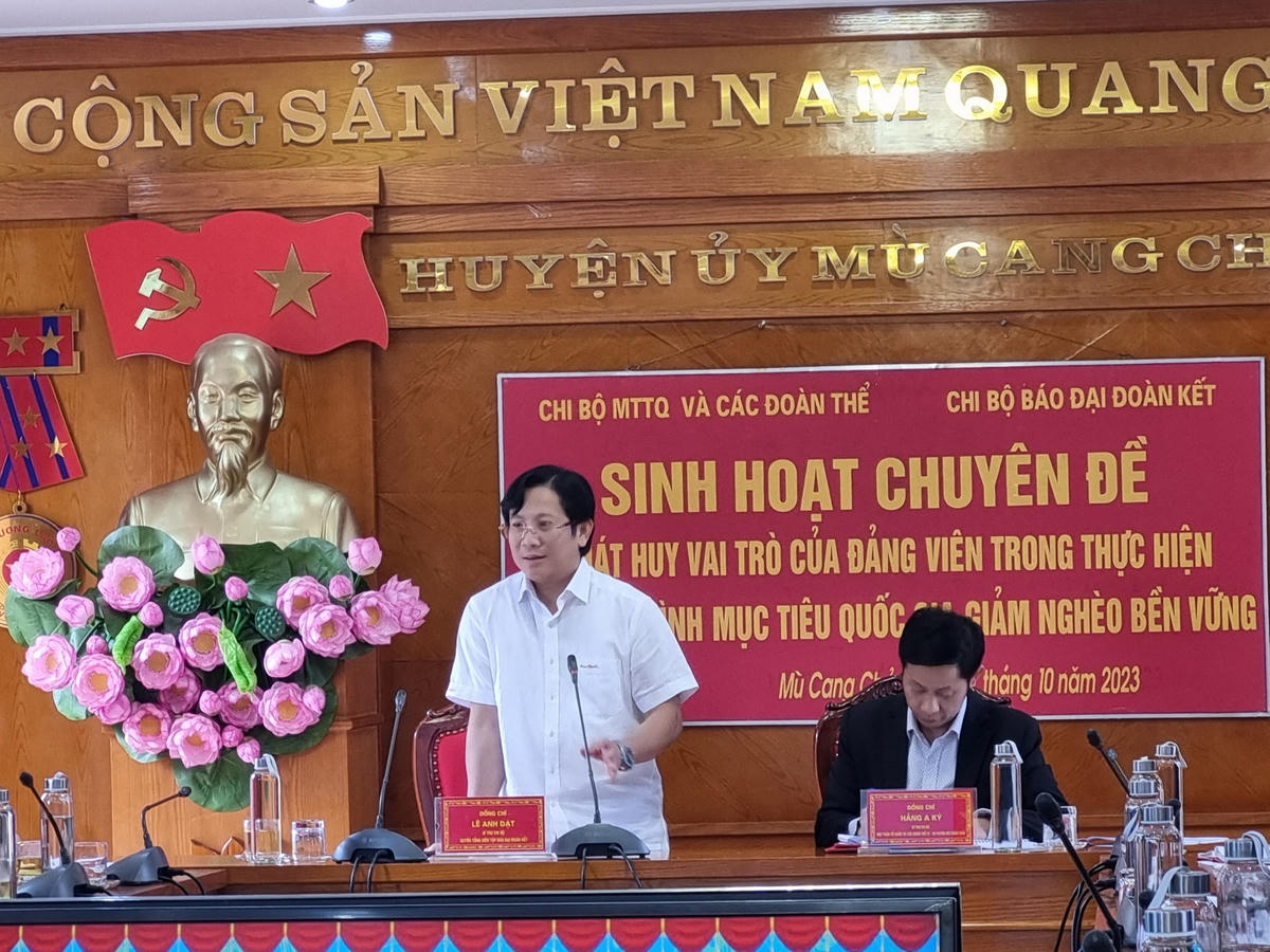 Quyền Tổng biên tập báo Đại Đoàn Kết phát biểu tại buổi sinh hoạt. Ảnh: Ngô Hùng