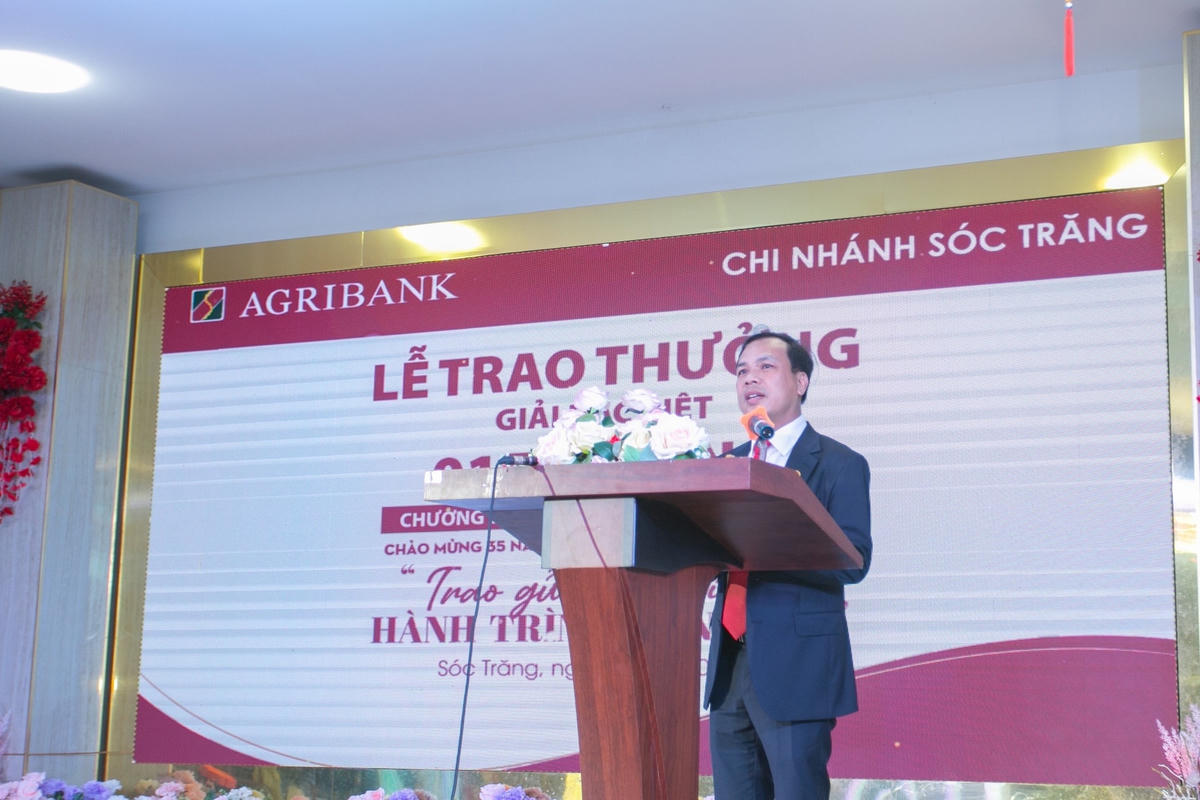 Agribank trao thưởng giải Đặc biệt 1 tỷ đồng cho khách hàng gửi tiền tại Sóc Trăng