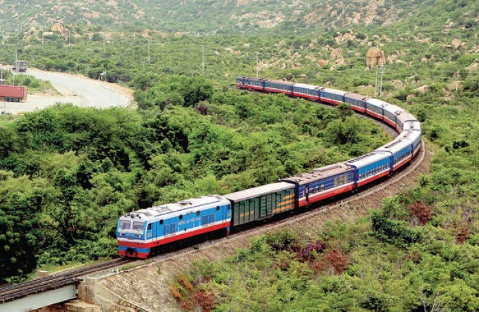 Dự án cải tạo, nâng cấp đường sắt Vinh - Nha Trang có chiều dài gần 1.000 km với tổng mức đầu tư hơn 1.189 tỷ đồng.