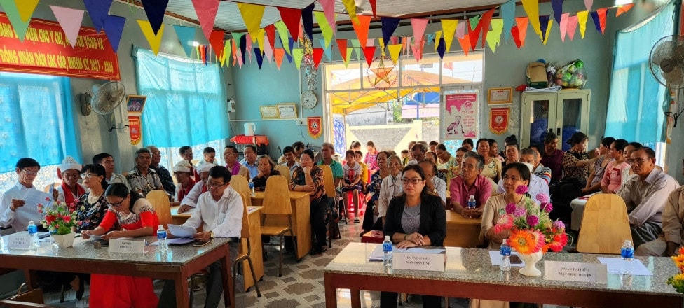 Cán bộ và nhân dân tham gia Ngày hội Đại đoàn kết toàn dân tộc năm 2022.