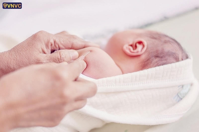 Trẻ em nên tiêm vaccine phòng lao càng sớm càng tốt. Ảnh: VNVC.