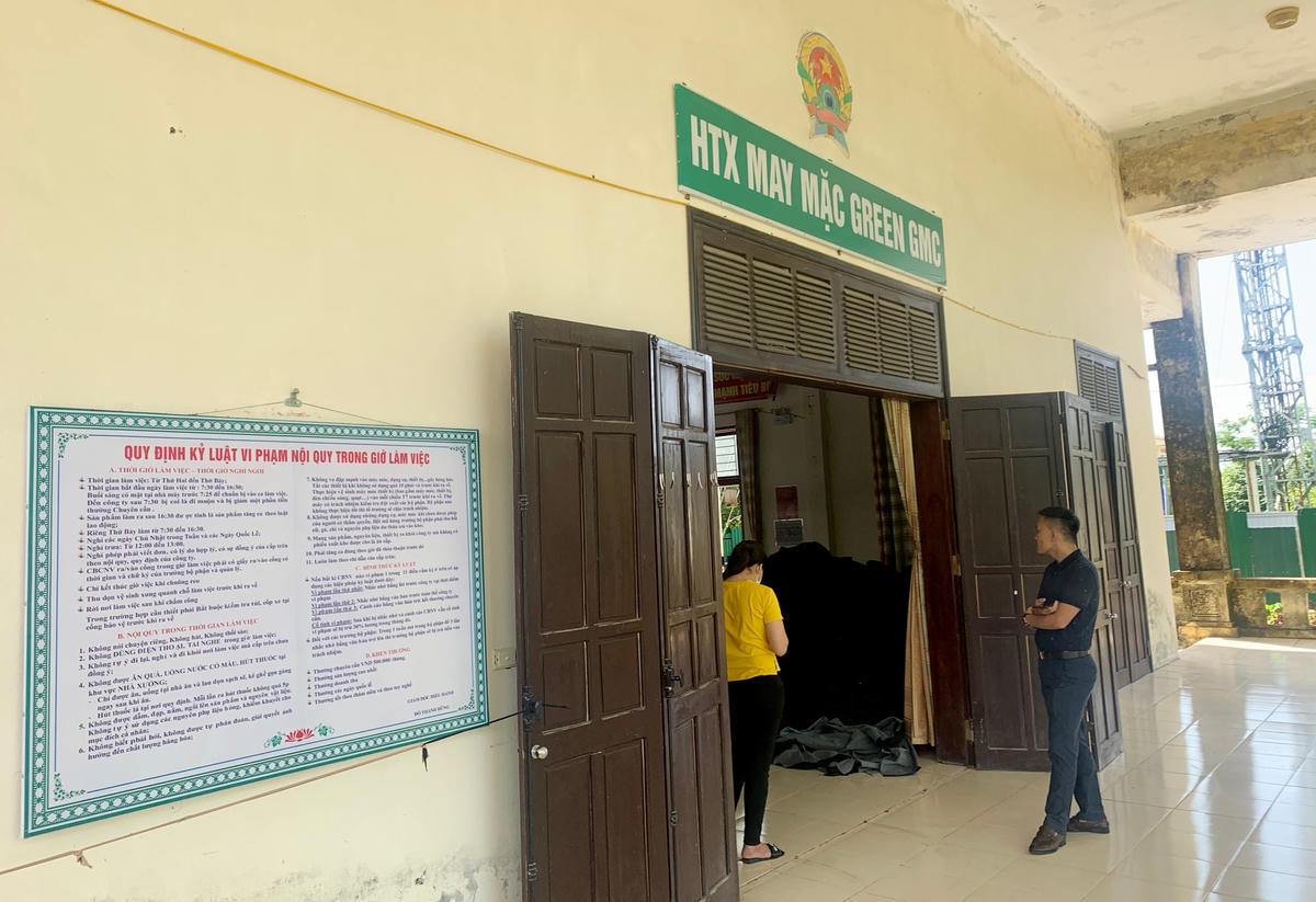 Hội trường xã Khánh Lộc cũ được dùng để làm nơi sản xuất. Ảnh: Cẩm Kỳ.