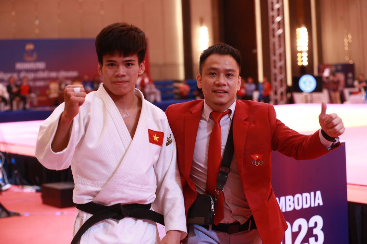 Niềm vui của Chu Đức Đạt với tấm HCV Judo hạng cân 60kg nam. Ảnh: Quý Lượng/Dân Trí.  