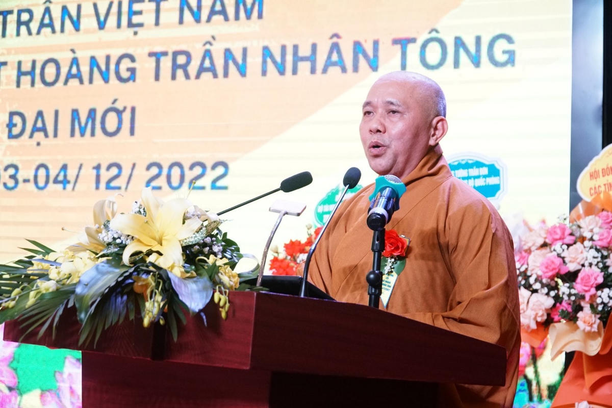 Thượng tọa Thích Thọ Lạc phát biểu.